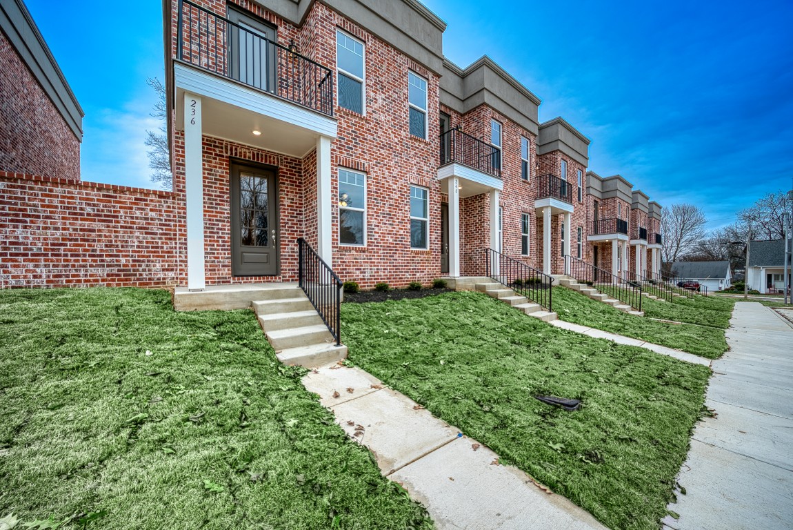 236 E Washington Ave Covington, TN 38019 (1) 236 E Washington Ave Covington, TN 38019 (1)